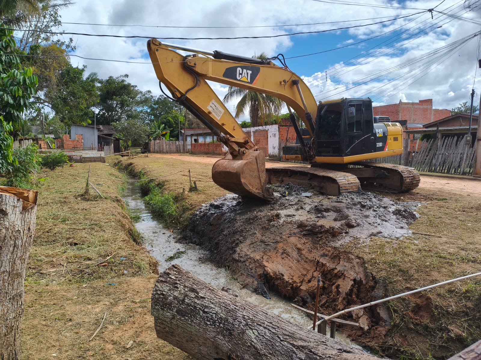 Limpeza e desobstrucao de corregos e do igarape Sobral materia e fotos Gleydison Meirelles 1