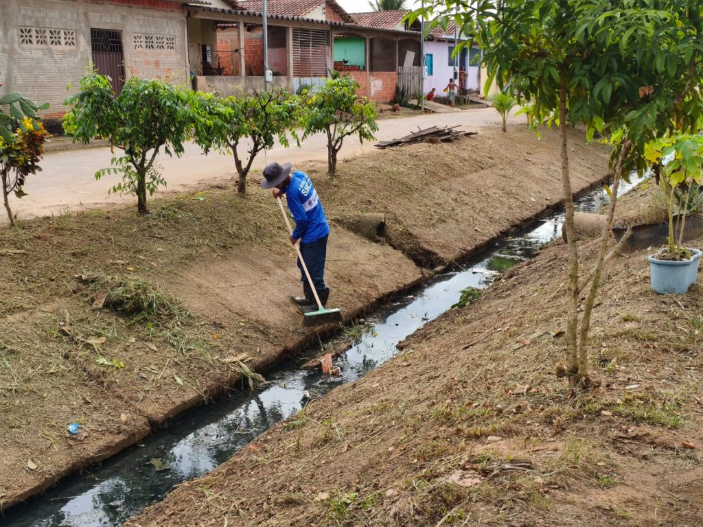 Prefeitura de Rio Branco intensifica ações emergenciais na Baixada da Sobral após enxurradas 5 Limpeza na baixada Fotos Gleydison Meirelles 10