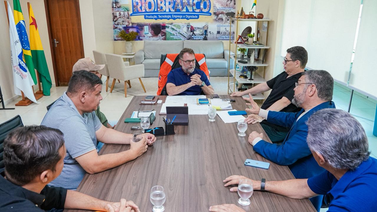 Foto da reunião com a Ameacre