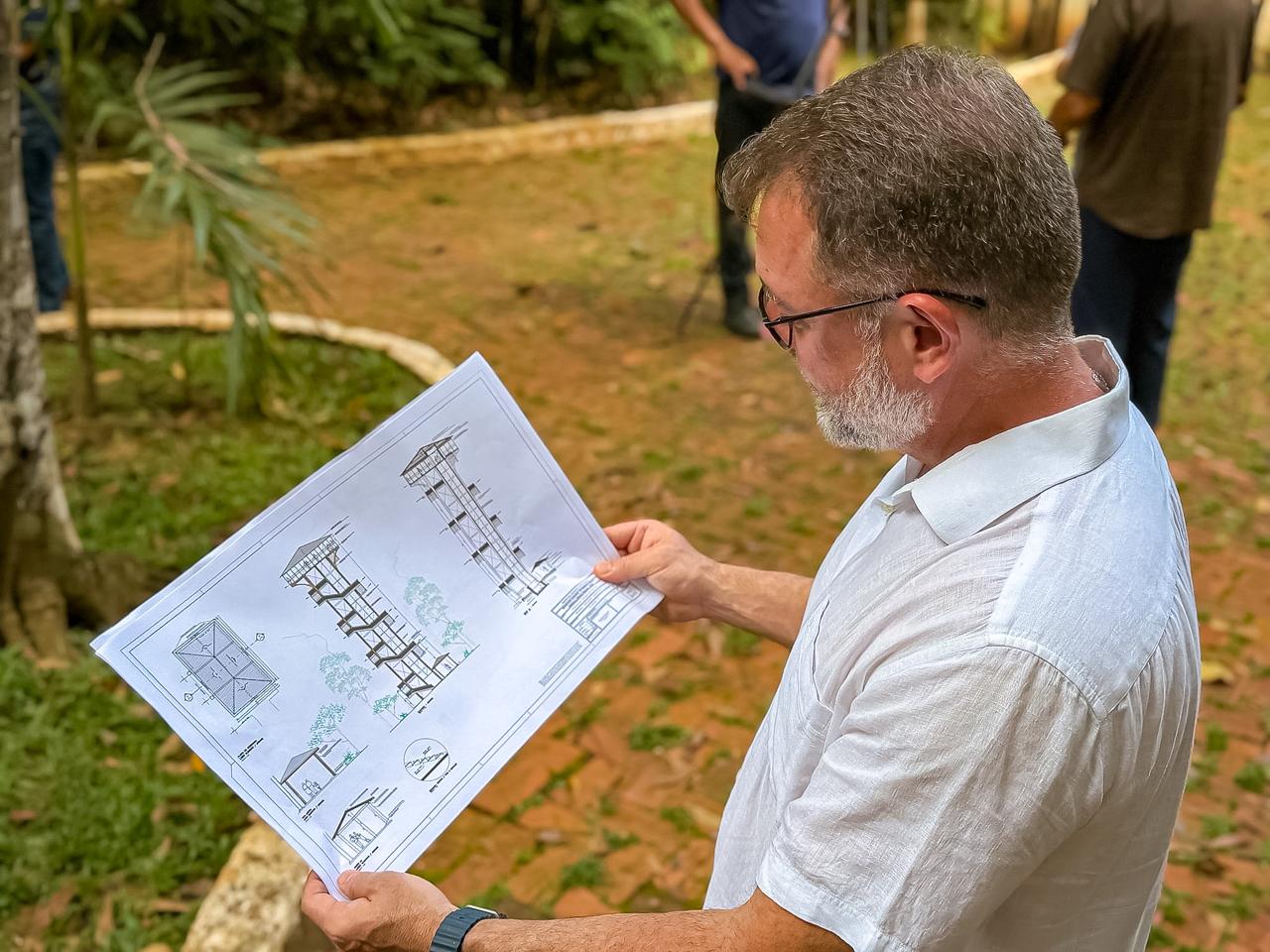 Foto Alysson Bestene, visualizando o novo projeto