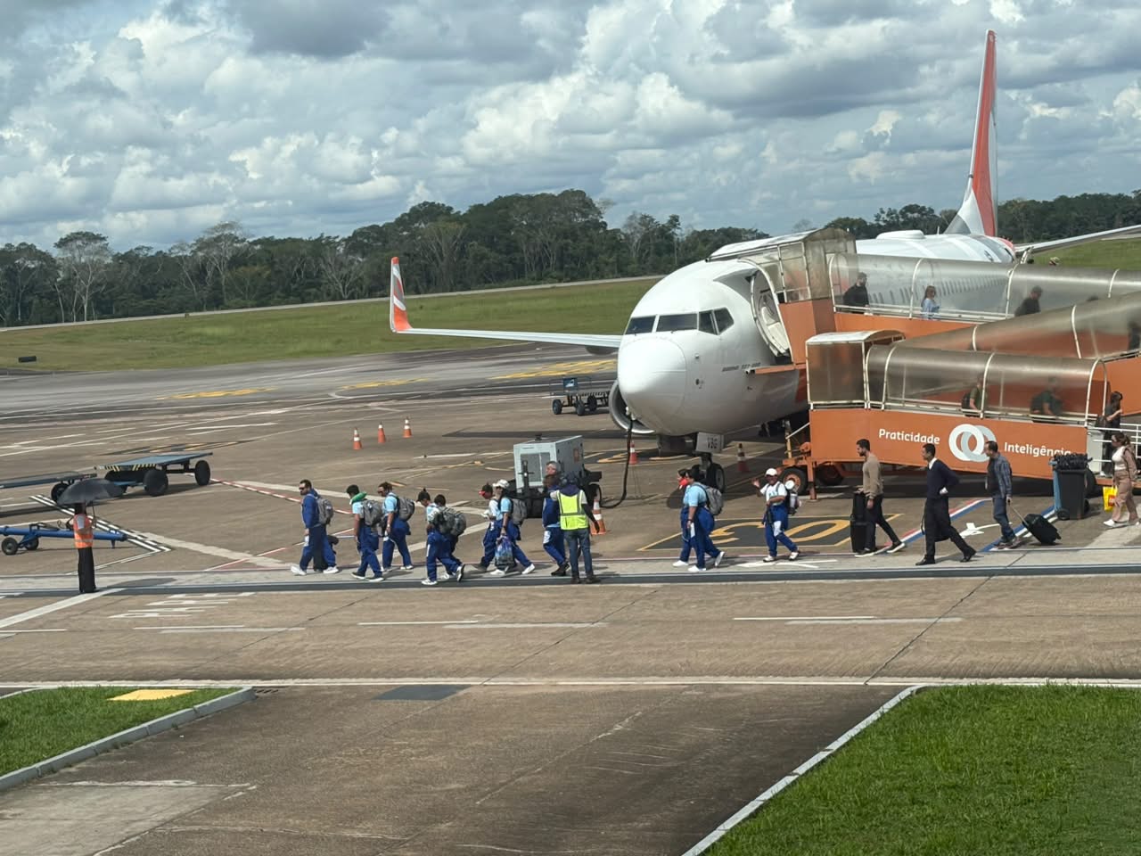 Foto da chegada do avião