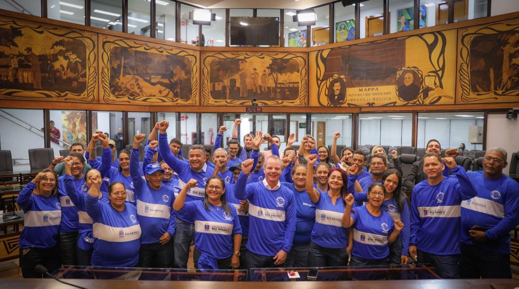Prefeitura de Rio Branco destaca valorização dos garis e margaridas durante sessão solene na Aleac 1 Sessão Solene
