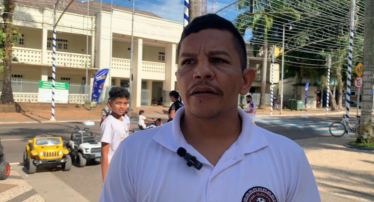 “Trabalhamos com mais de 200 crianças em vários bairros de Rio Branco, e projetos assim são importantes para dar visibilidade ao trabalho e protagonismo aos alunos”, afirmou o mestre Marreta. (Foto: Kátia Farias/Secom)