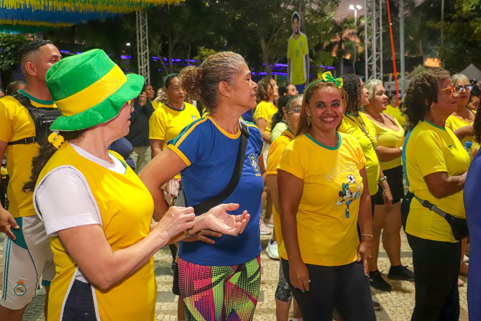 Prefeitura realiza Aulão da Torcida e reúne mais de 200 pessoas na Praça da Revolução 13 AULAO TORCIDAMA 11.06 26