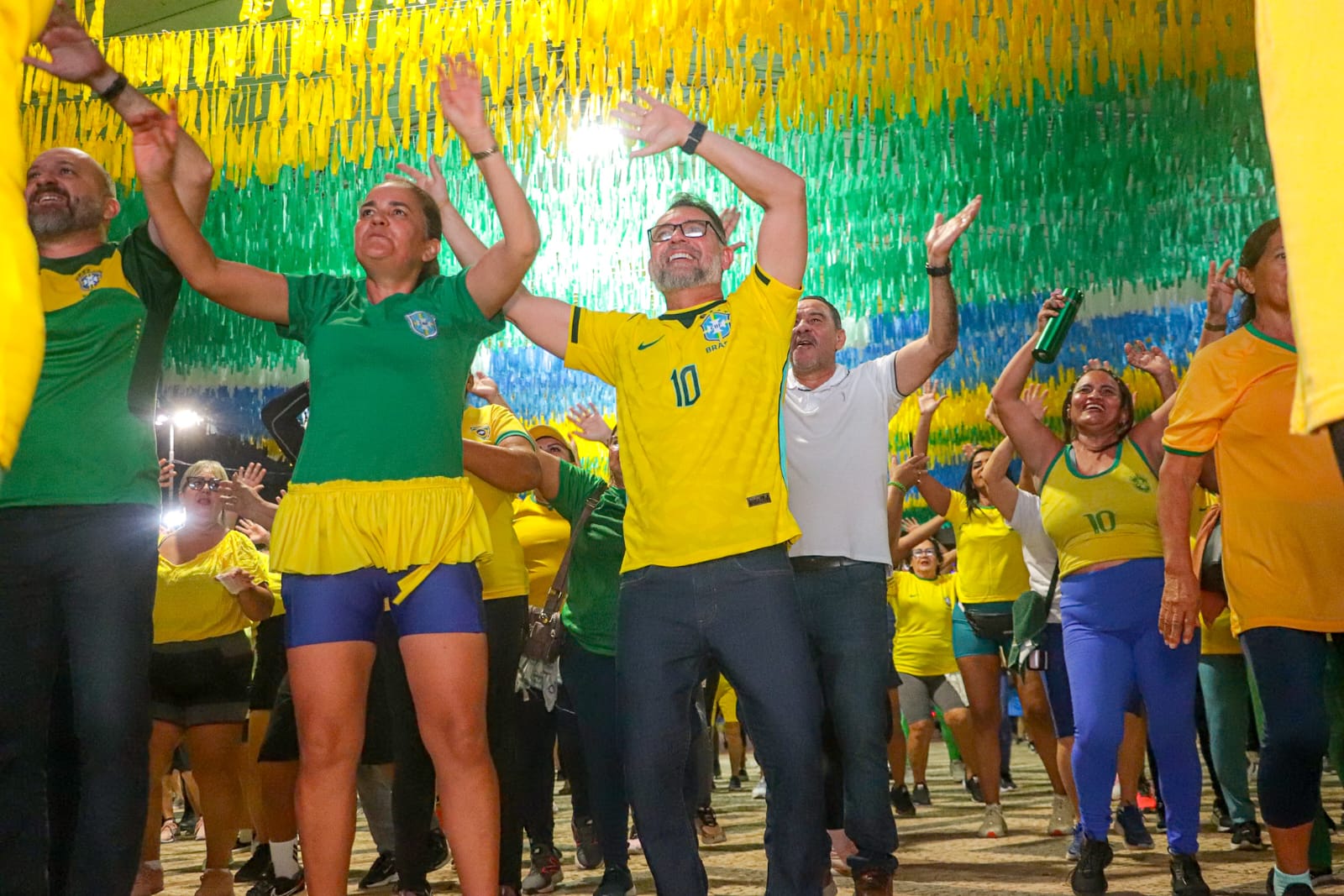 Prefeitura realiza Aulão da Torcida e reúne mais de 200 pessoas na Praça da Revolução 22 AULAO TORCIDAMA 11.06 6