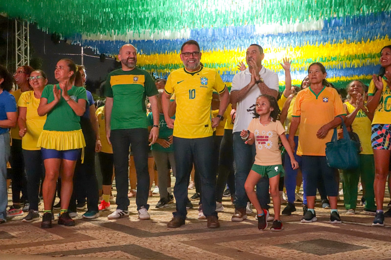 Prefeitura realiza Aulão da Torcida e reúne mais de 200 pessoas na Praça da Revolução 20 AULAO TORCIDAMA 11.06 8