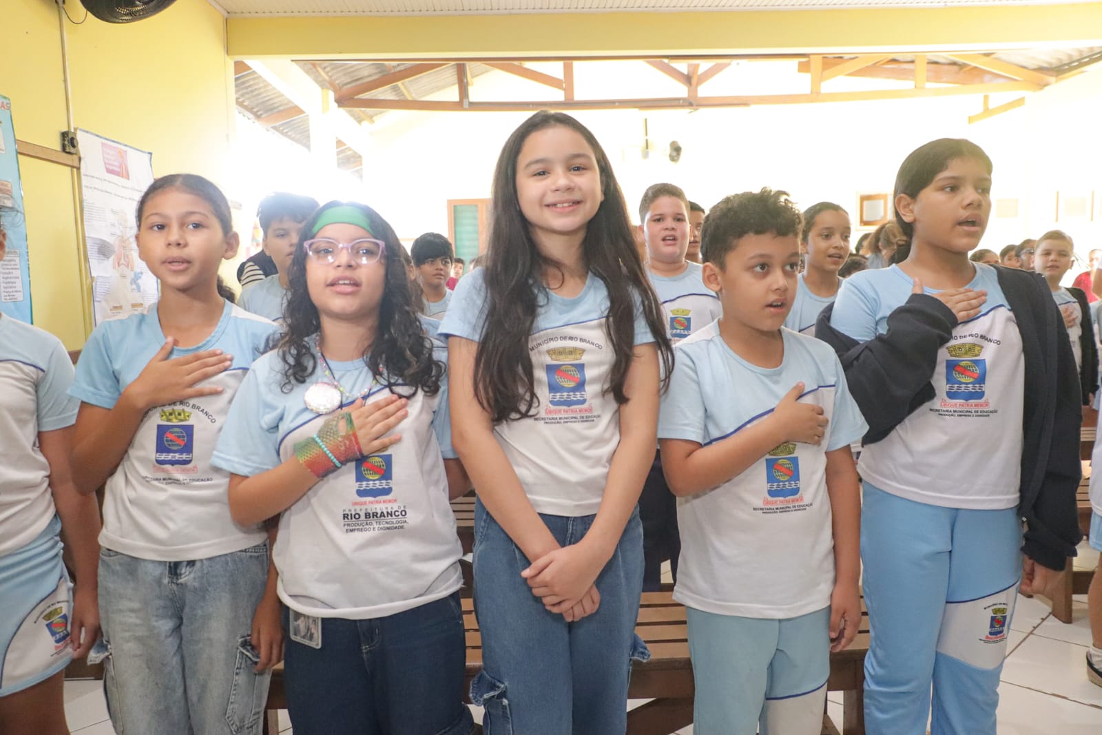 Prefeitura de Rio Branco realiza entrega de kits para os alunos da rede municipal 16 ENTREGA KITS SEMEMA12.06 18
