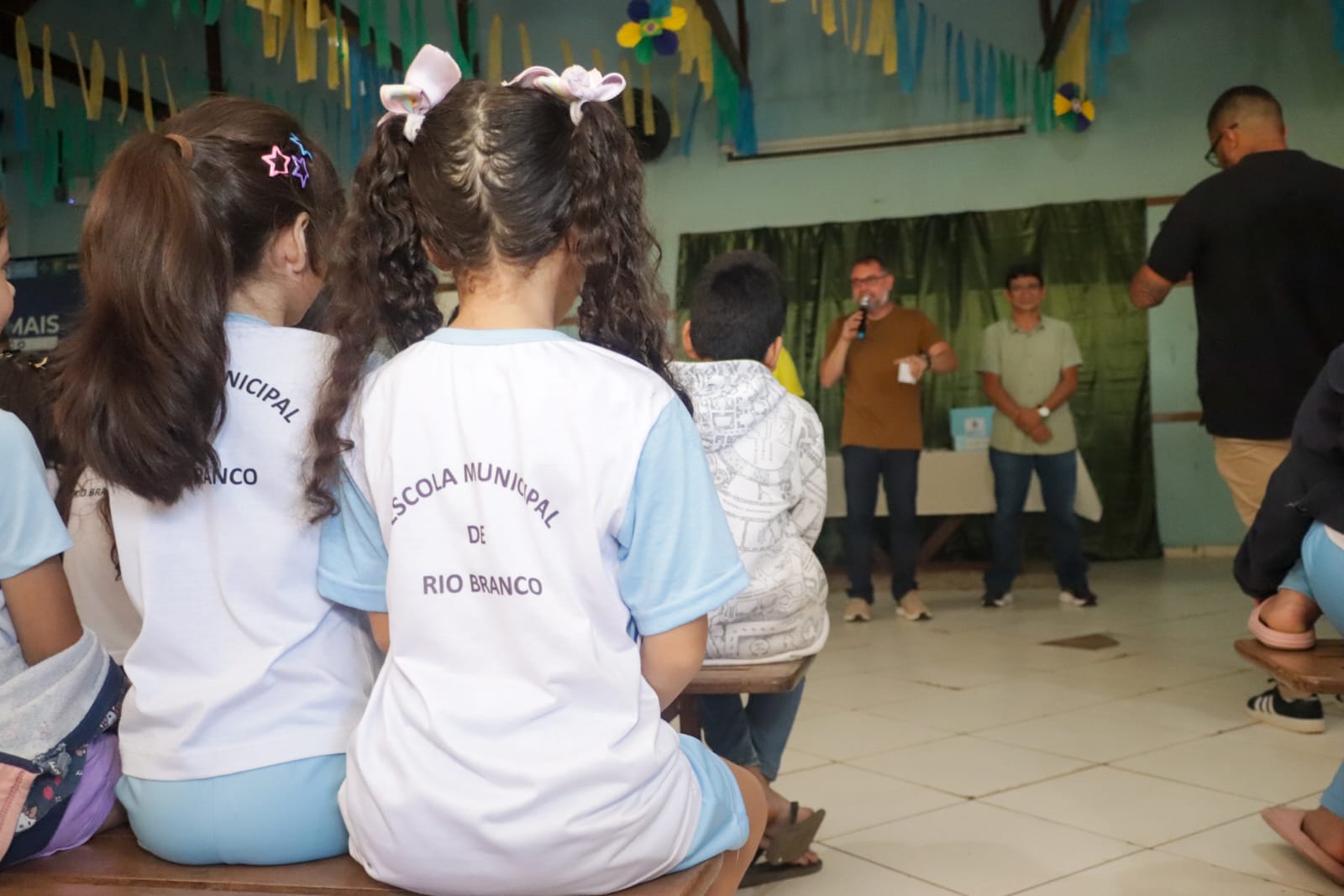Prefeitura de Rio Branco realiza entrega de kits para os alunos da rede municipal 13 ENTREGA KITS SEMEMA12.06 20