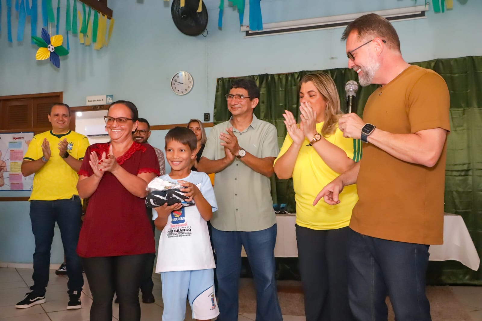 Prefeitura de Rio Branco realiza entrega de kits para os alunos da rede municipal 9 ENTREGA KITS SEMEMA12.06 23