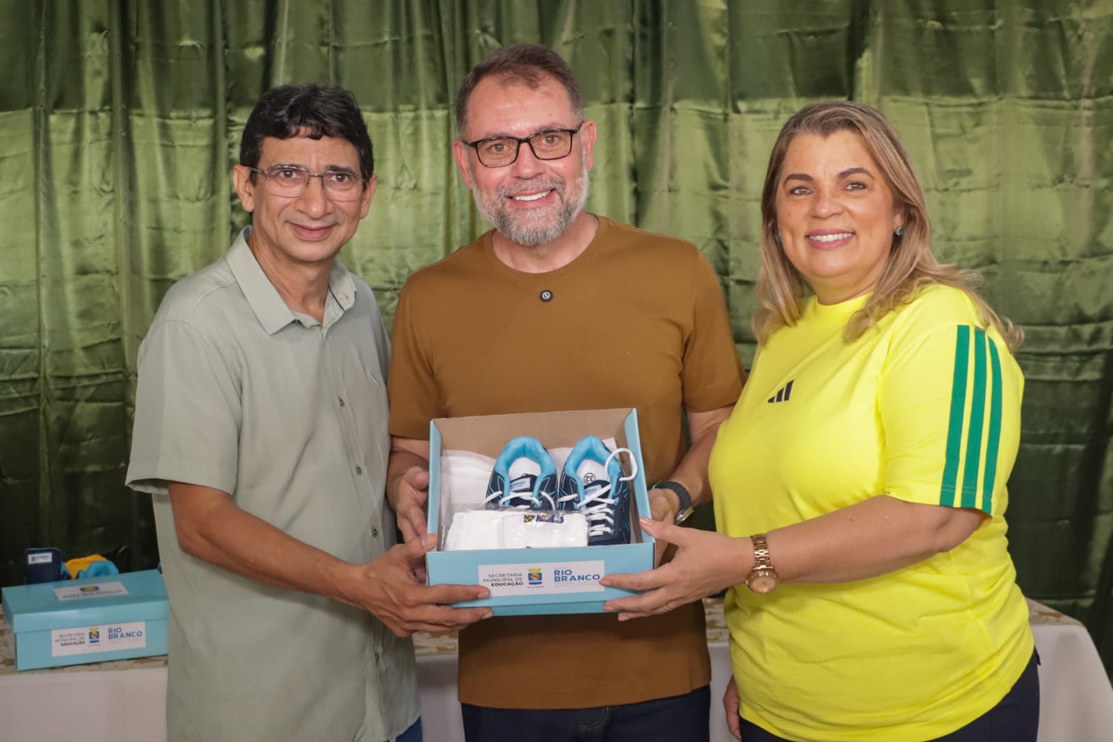 Prefeitura de Rio Branco realiza entrega de kits para os alunos da rede municipal 6 ENTREGA KITS SEMEMA12.06 25