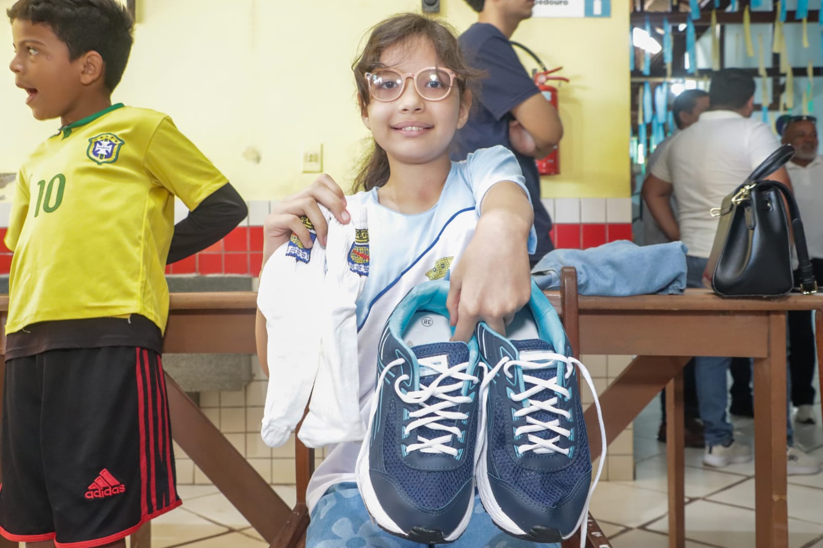 Prefeitura de Rio Branco realiza entrega de kits para os alunos da rede municipal 8 ENTREGA KITS SEMEMA12.06 30