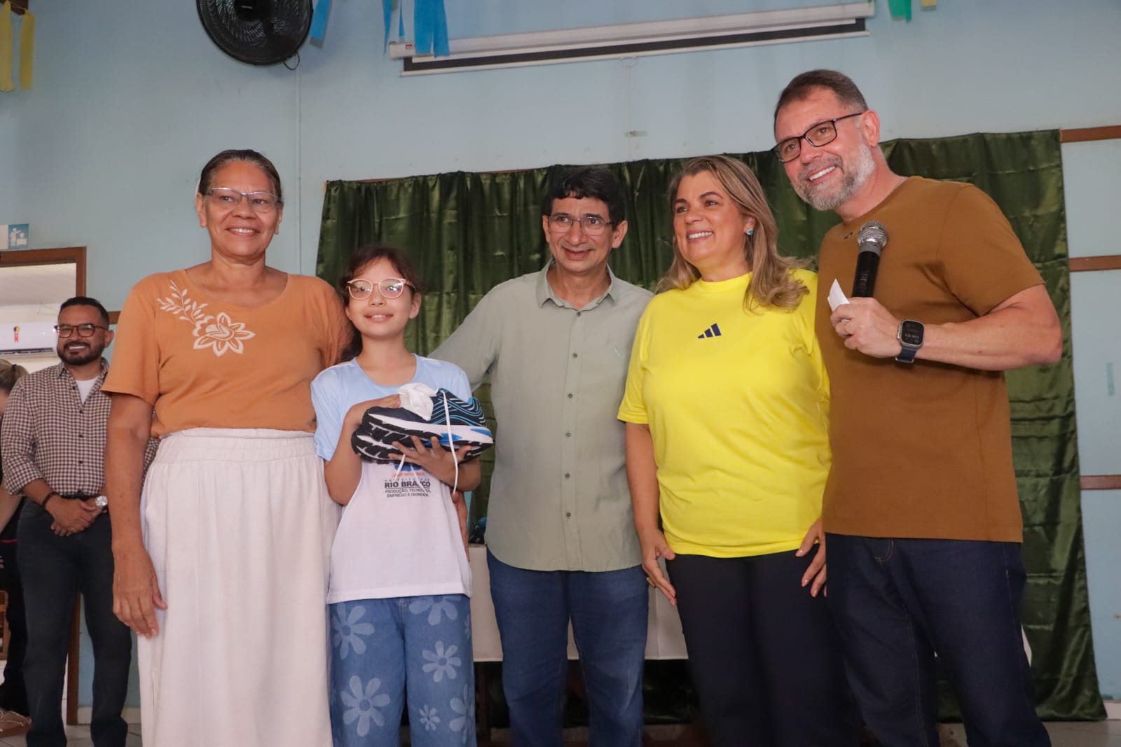 Prefeitura de Rio Branco realiza entrega de kits para os alunos da rede municipal 5 ENTREGA KITS SEMEMA12.06 31