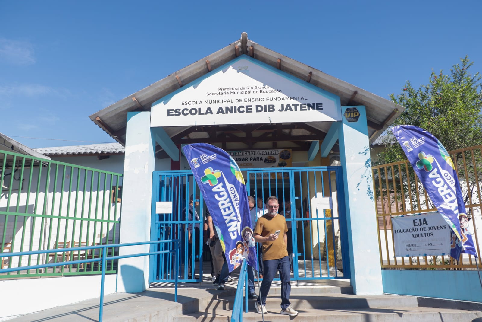 Prefeitura de Rio Branco realiza entrega de kits para os alunos da rede municipal 23 ENTREGA KITS SEMEMA12.06 4