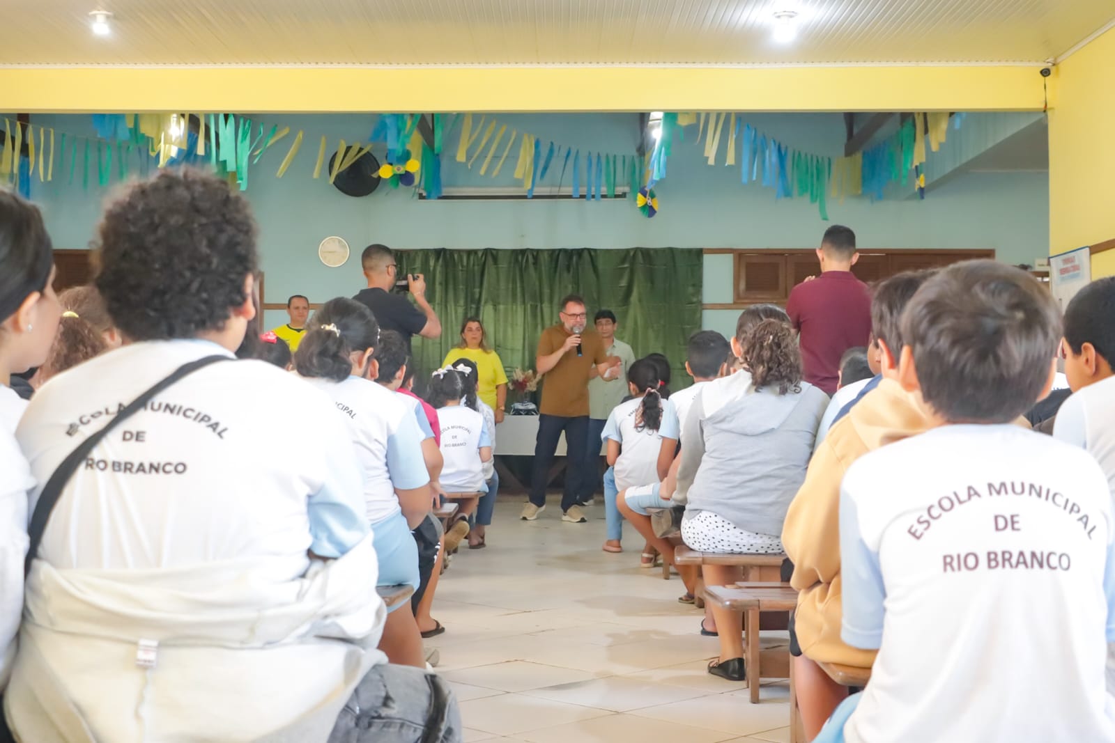 Prefeitura de Rio Branco realiza entrega de kits para os alunos da rede municipal 19 ENTREGA KITS SEMEMA12.06 6