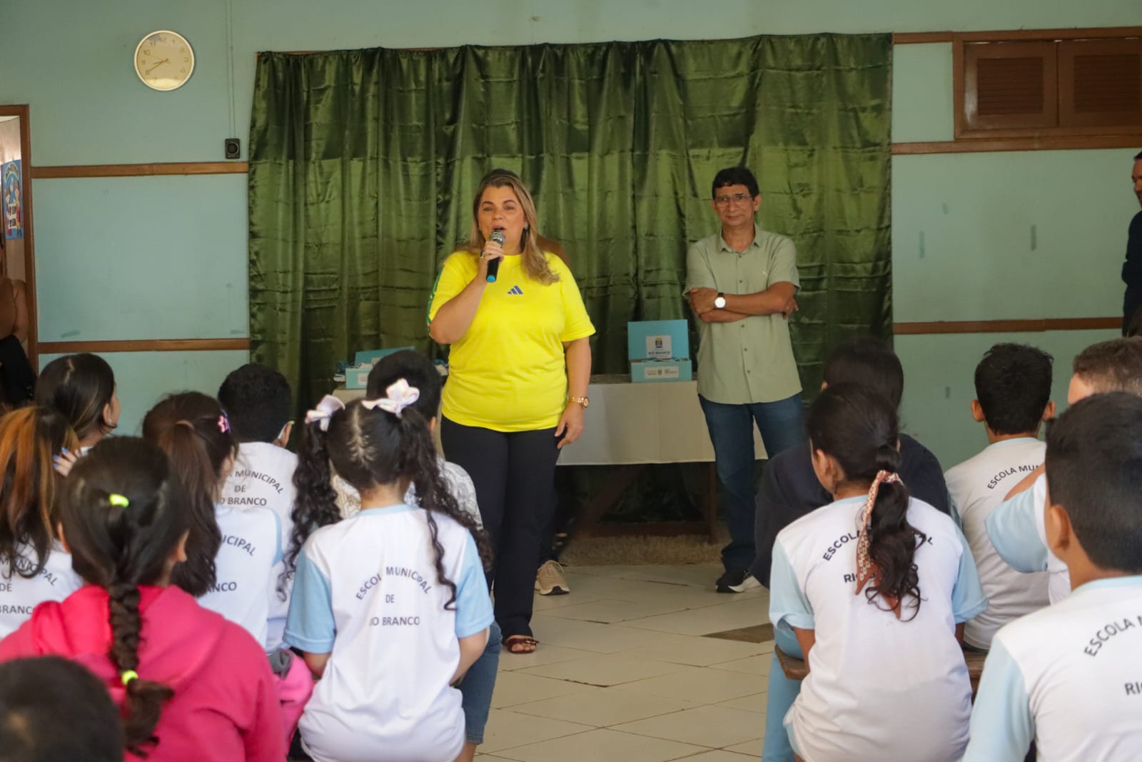 Prefeitura de Rio Branco realiza entrega de kits para os alunos da rede municipal 20 ENTREGA KITS SEMEMA12.06 8