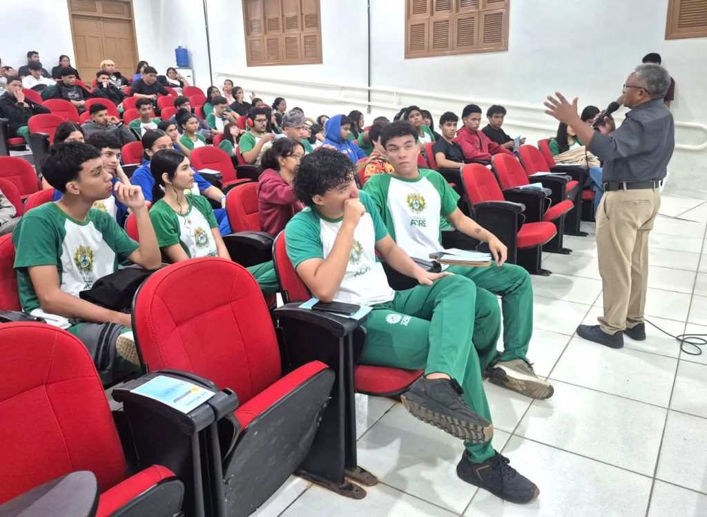 Prefeitura reúne mais de dois mil jovens na campanha de conscientização contra o abuso e a exploração sexual de crianças e adolescentes 2 Maio Laranja Fotos Secom 2