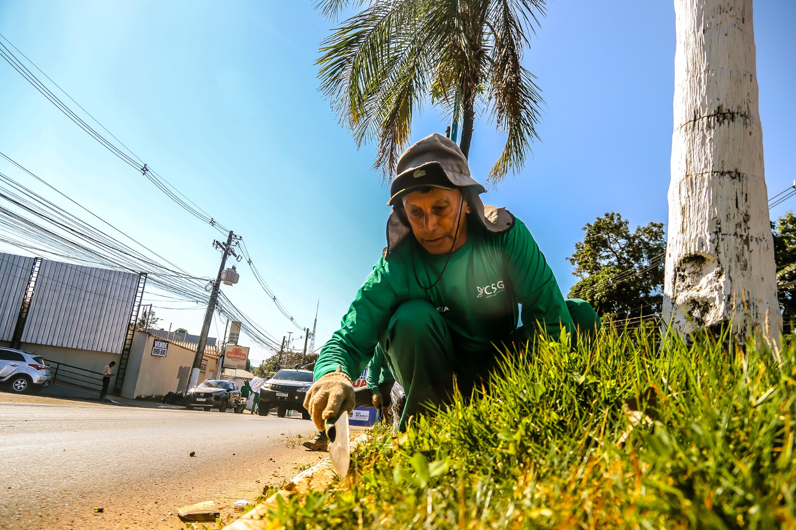Prefeitura intensifica manutencao de jardins rotatorias e canteiros em Rio Branco 6