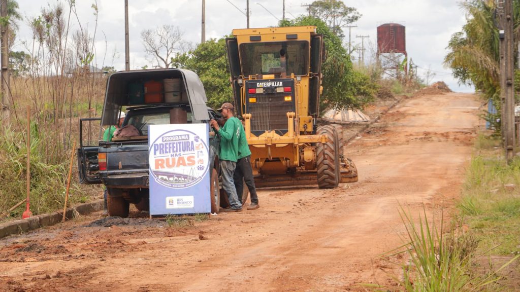 Prefeitura de Rio Branco vistoria obras de pavimentação de ruas do bairro Santa Cecília e no Taquari 3 VISITA SANTA CECILIAMA 12.06 13 e1781314800434