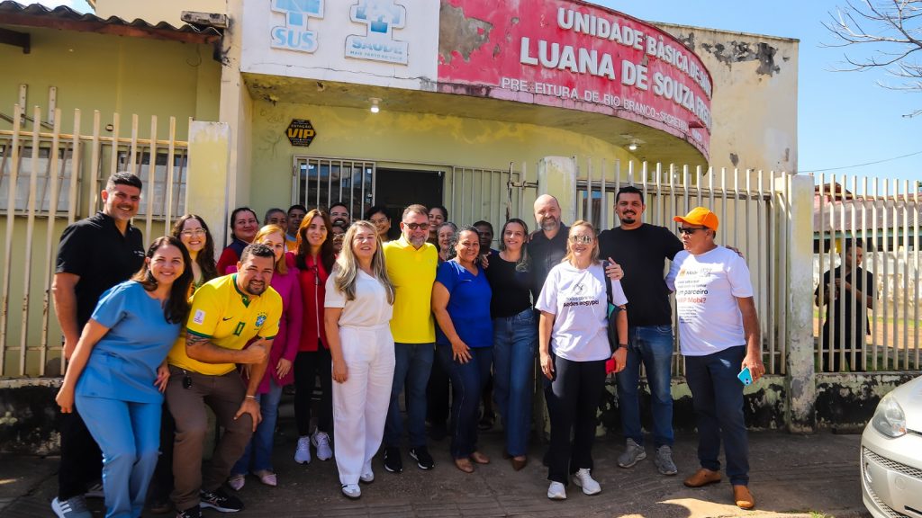 Prefeito de Rio Branco visita UBS Luana de Souza Freitas e avalia melhorias na estrutura da unidade 2 Visita UBS Luana de Souza Freitas 7 e1781883897346