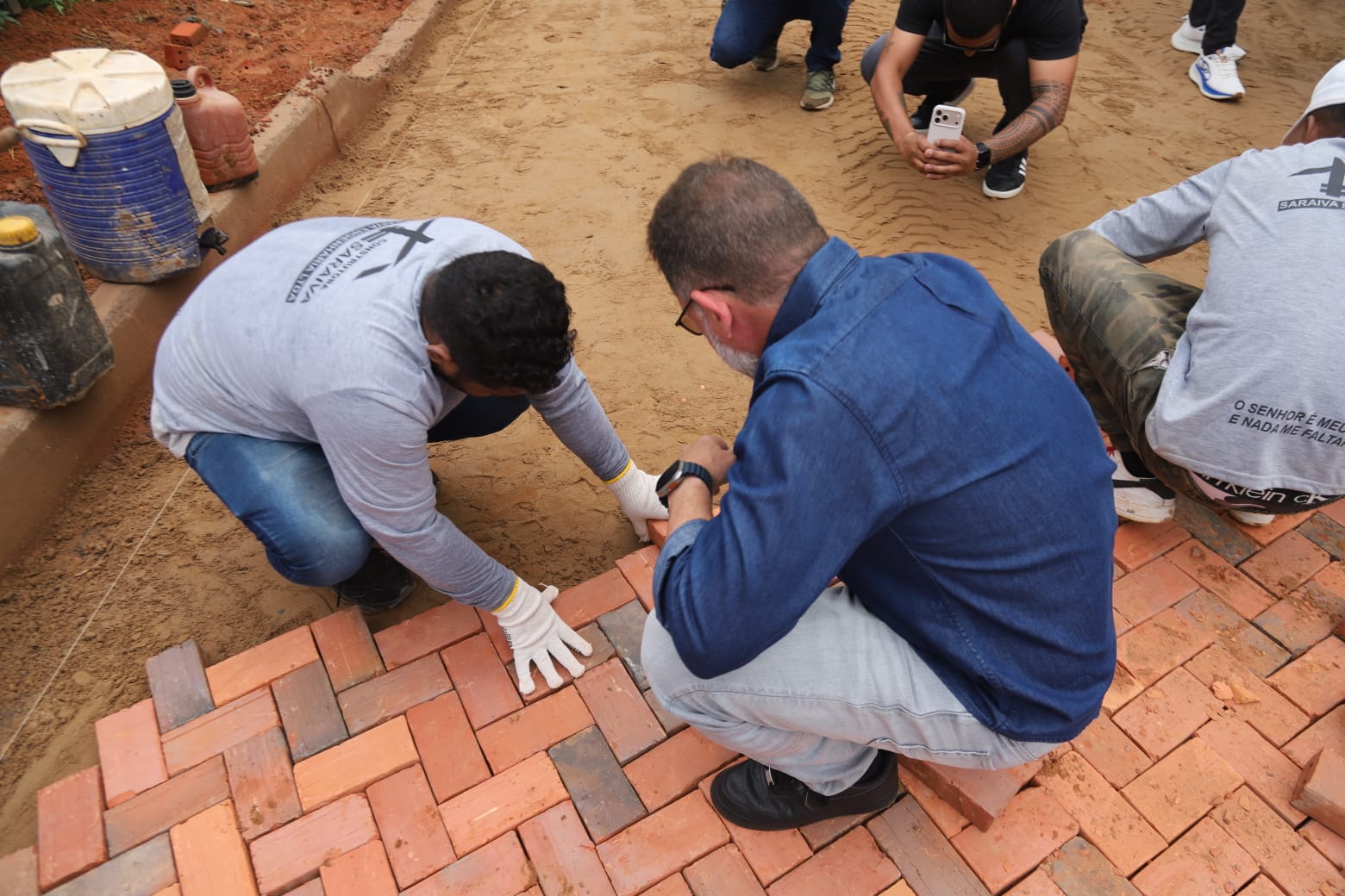Foto de obras de pavimentação