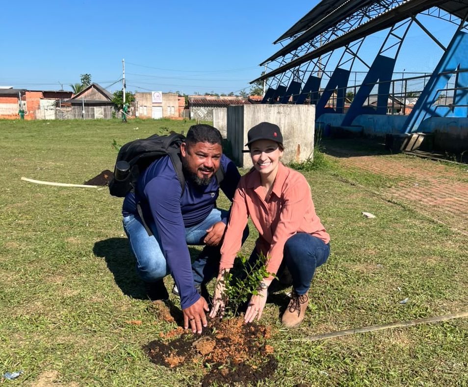 “Hoje, com esse plantio, a comunidade passa a ter essa oportunidade de ter um lugar arborizado”, afirmou o presidente do Conjunto Aroeira, Pastor Aroldo Gonçalves. (Foto: Lucas Brito/Semeia)