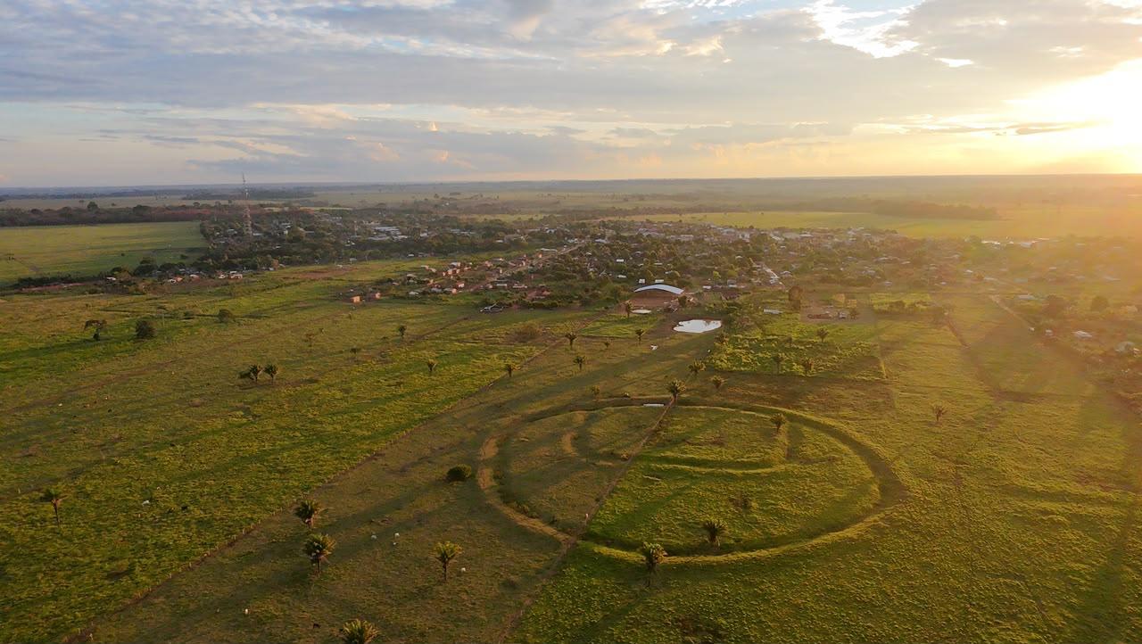De acordo com os estudantes conhecer os geoglifos de perto tornou a aprendizagem mais significativa e despertou ainda mais o interesse pela história do Acre e pela importância da preservação desse patrimônio arqueológico. (Foto: Secom)