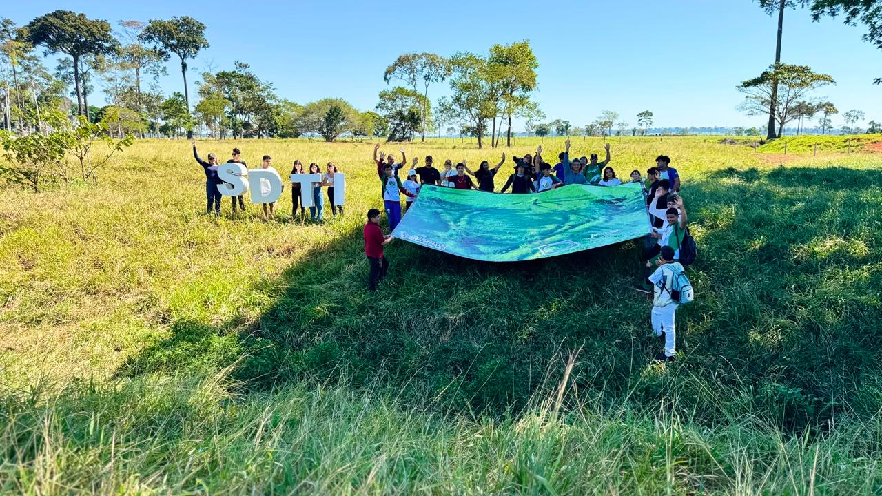 Alunos da Escola Estadual Dr. João Batista Aguiar visitaram os sítios arqueológicos Jacó Sá e Severino Calazans para conhecer de perto a história dos povos originários e a importância da preservação dos geoglifos acreanos. (Foto: Secom)