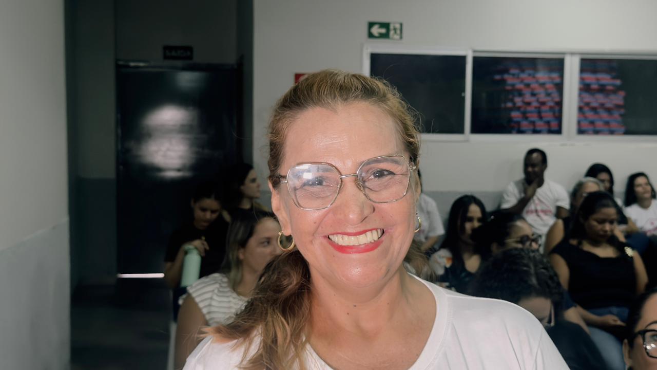 100 mulheres em cursos de beleza 2