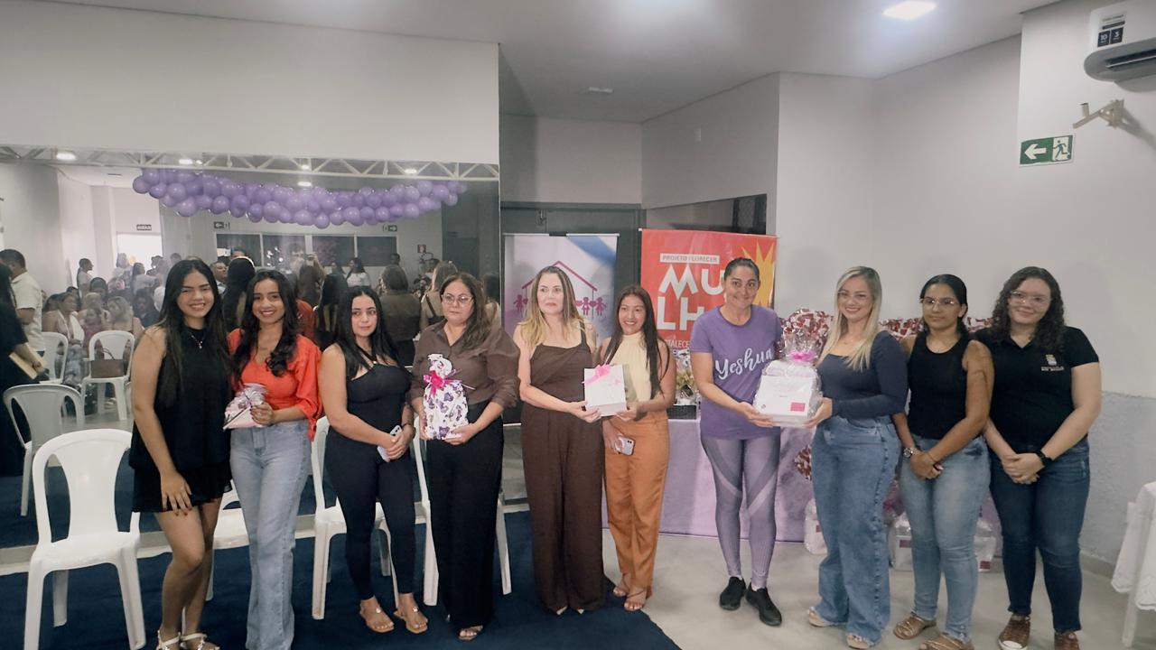 100 mulheres em cursos de beleza 5
