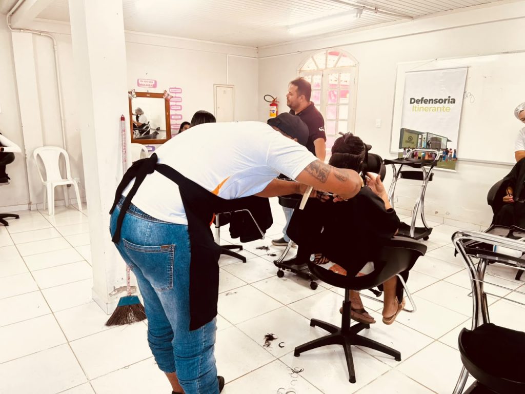 Ação na Casa Rosa Mulher garante mais de 100 atendimentos e reforça serviços da campanha Agosto Lilás em Rio Branco 3 ACAO CASA ROSA SECOM 21 3