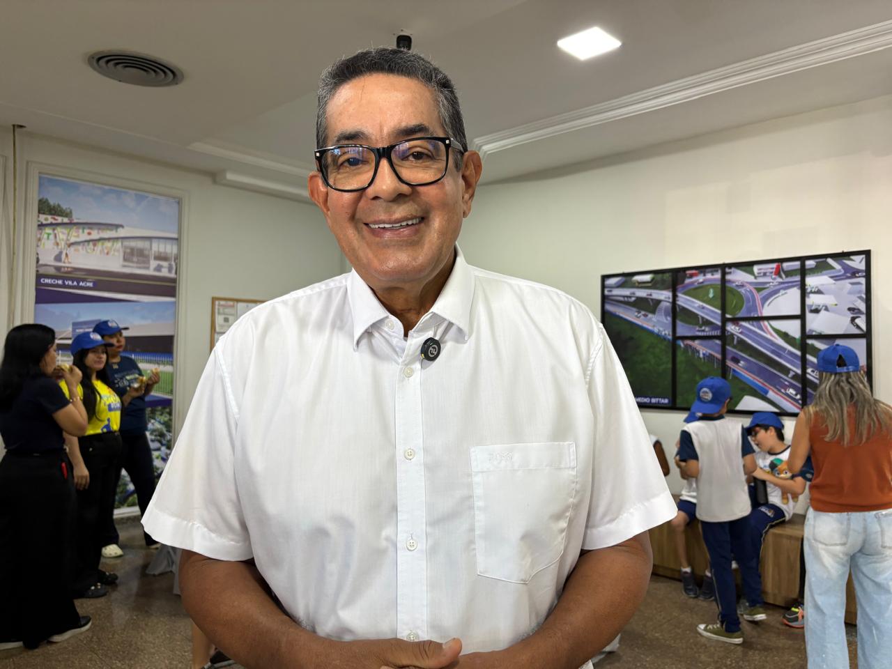 “É uma alegria receber os alunos e mostrar como funcionam os serviços de infraestrutura, saneamento e mobilidade, contribuindo para o desenvolvimento da cidade”, afirmou o secretário. (Foto: Thaynar Moura/Secom)
