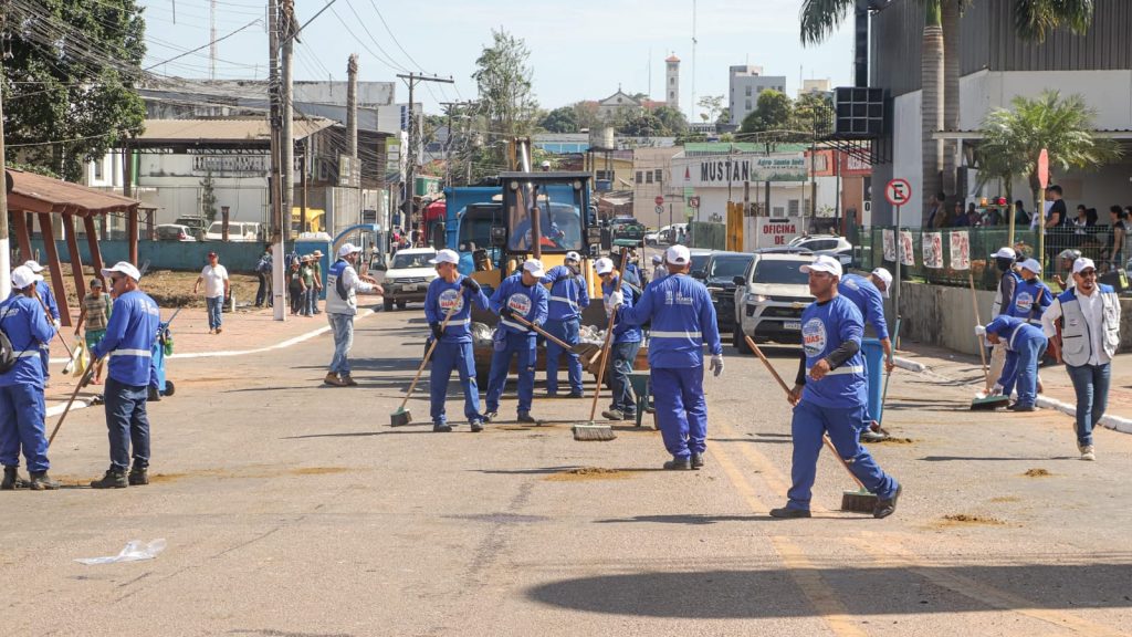 Prefeitura de Rio Branco reforça apoio à Cavalgada 2026 e garante limpeza durante abertura da 51ª Expoacre 2 Bloco Limpeza CavalgadaMA 01.08 1 e1785603192658