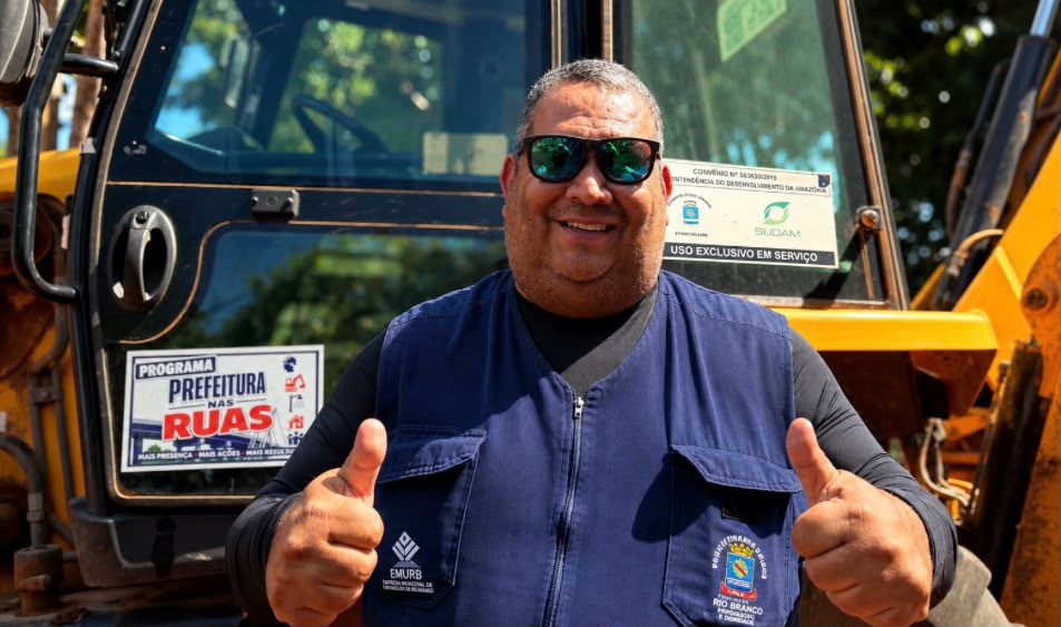“É um trabalho completo que beneficia os moradores da região, os produtores rurais e o transporte escolar, garantindo mais segurança para todos que utilizam o ramal”, destacou César Cordeiro (Foto: Katiussi Melo/Secom)
