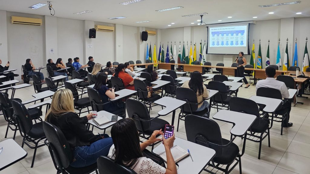 Entre os temas abordados no encontro esteve a Política Municipal de Gestão de Riscos, com orientações sobre a identificação, avaliação, tratamento e monitoramento dos riscos que possam comprometer o alcance dos objetivos institucionais. (Foto: Secom)
