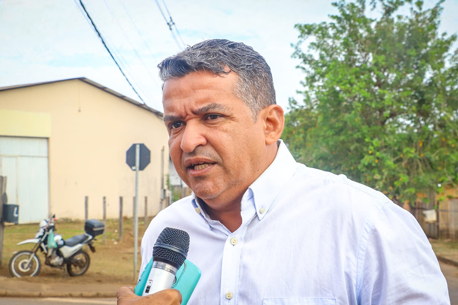 Limpeza e retirada de entulhos na regiao do Laelia Alcantara 21