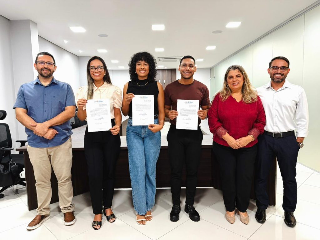 Prefeitura de Rio Branco empossa novos servidores para reforçar equipes da Educação e da Saúde 1 Novos servidores 2