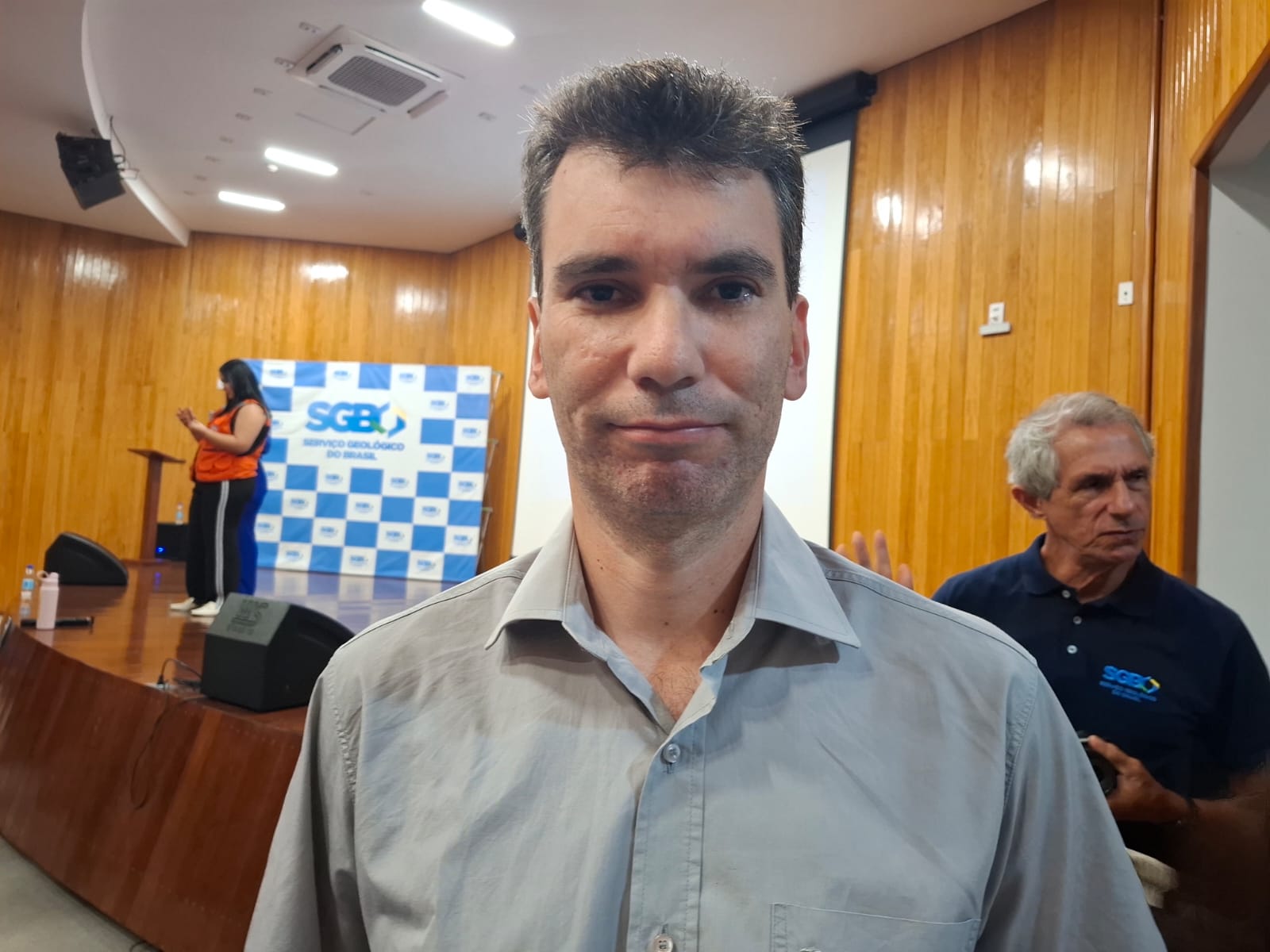 “Com o Plano Municipal de Redução de Riscos, a Prefeitura passa a planejar ações preventivas com base em um diagnóstico das áreas prioritárias, otimizando recursos e fortalecendo a proteção da população”, afirmou Douglas. (Foto: Kátia Farias/Secom)