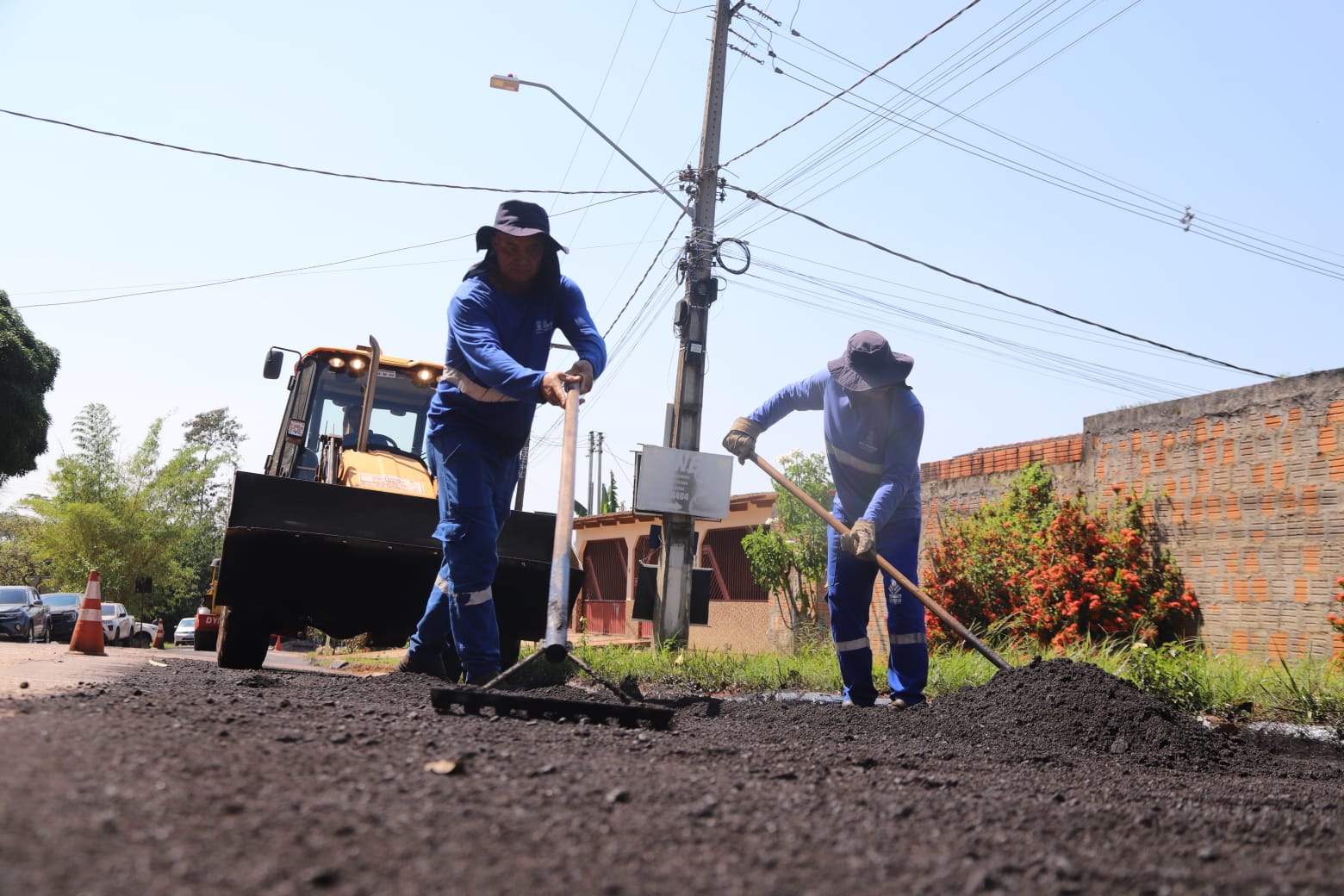Prefeitura avança com pavimentação e melhorias na Estrada Irineu Serra 7 VISITA IRINEU SERRAVF 22.08 12