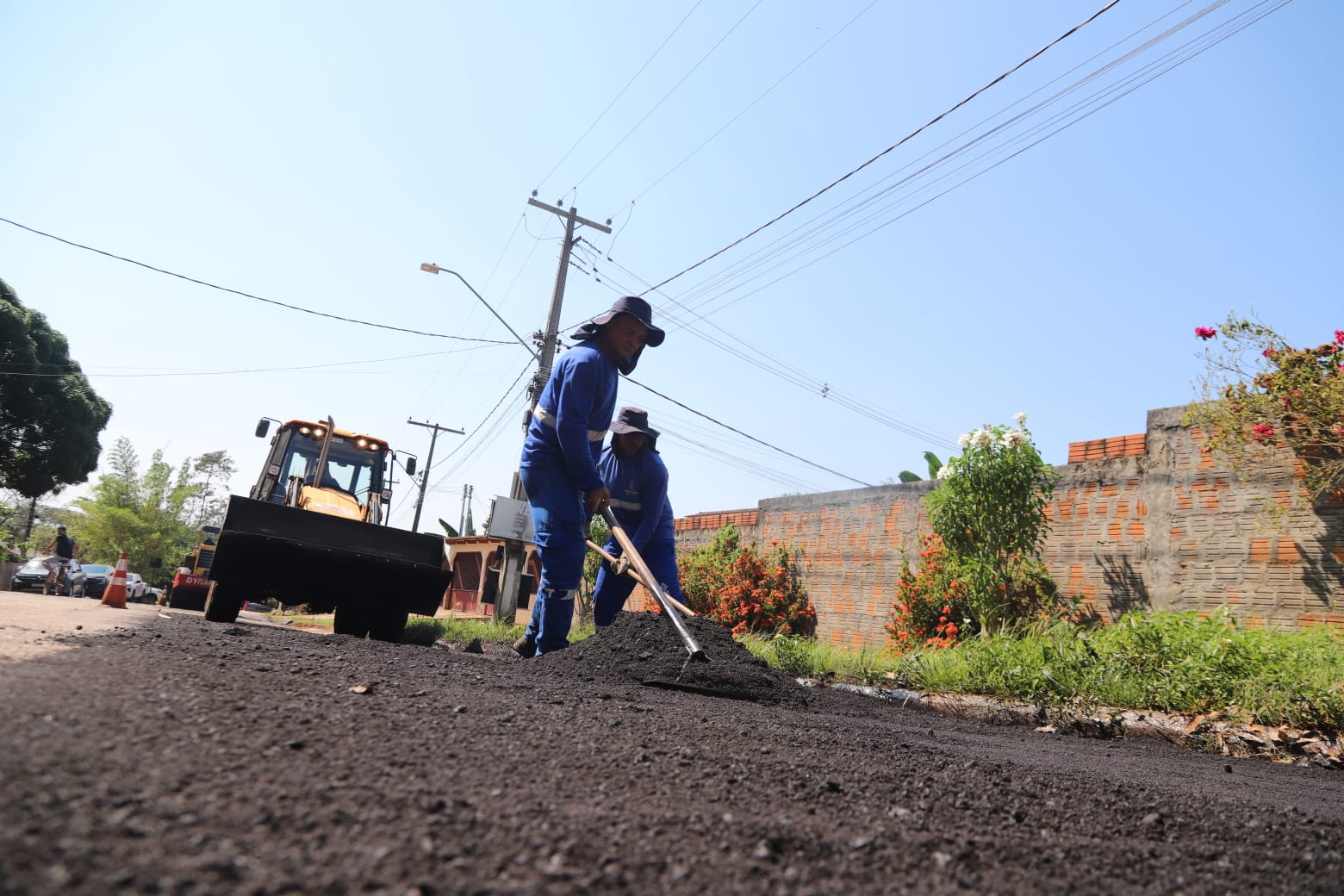 Prefeitura avança com pavimentação e melhorias na Estrada Irineu Serra 8 VISITA IRINEU SERRAVF 22.08 14