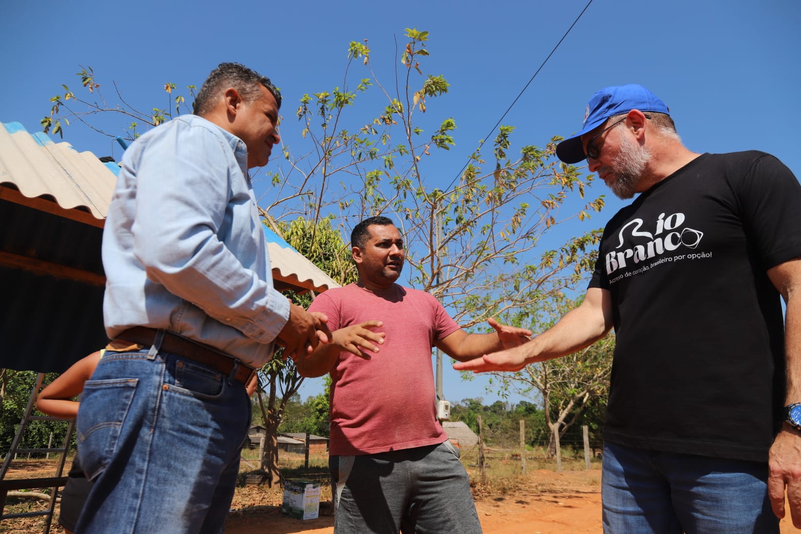 Da cidade ao campo: Prefeitura transforma reivindicações das comunidades em trabalho e melhorias 15 VISITA RAMAL JUNQUEIRAFOTO VF 21.08 13