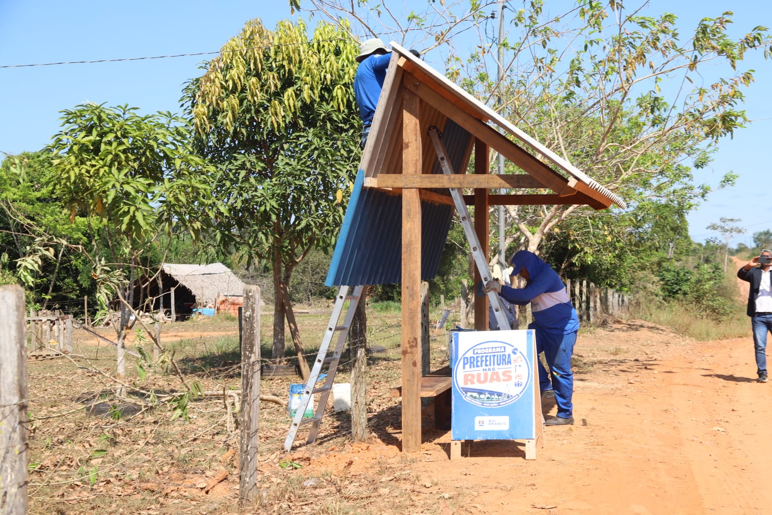 Da cidade ao campo: Prefeitura transforma reivindicações das comunidades em trabalho e melhorias 9 VISITA RAMAL JUNQUEIRAFOTO VF 21.08 17