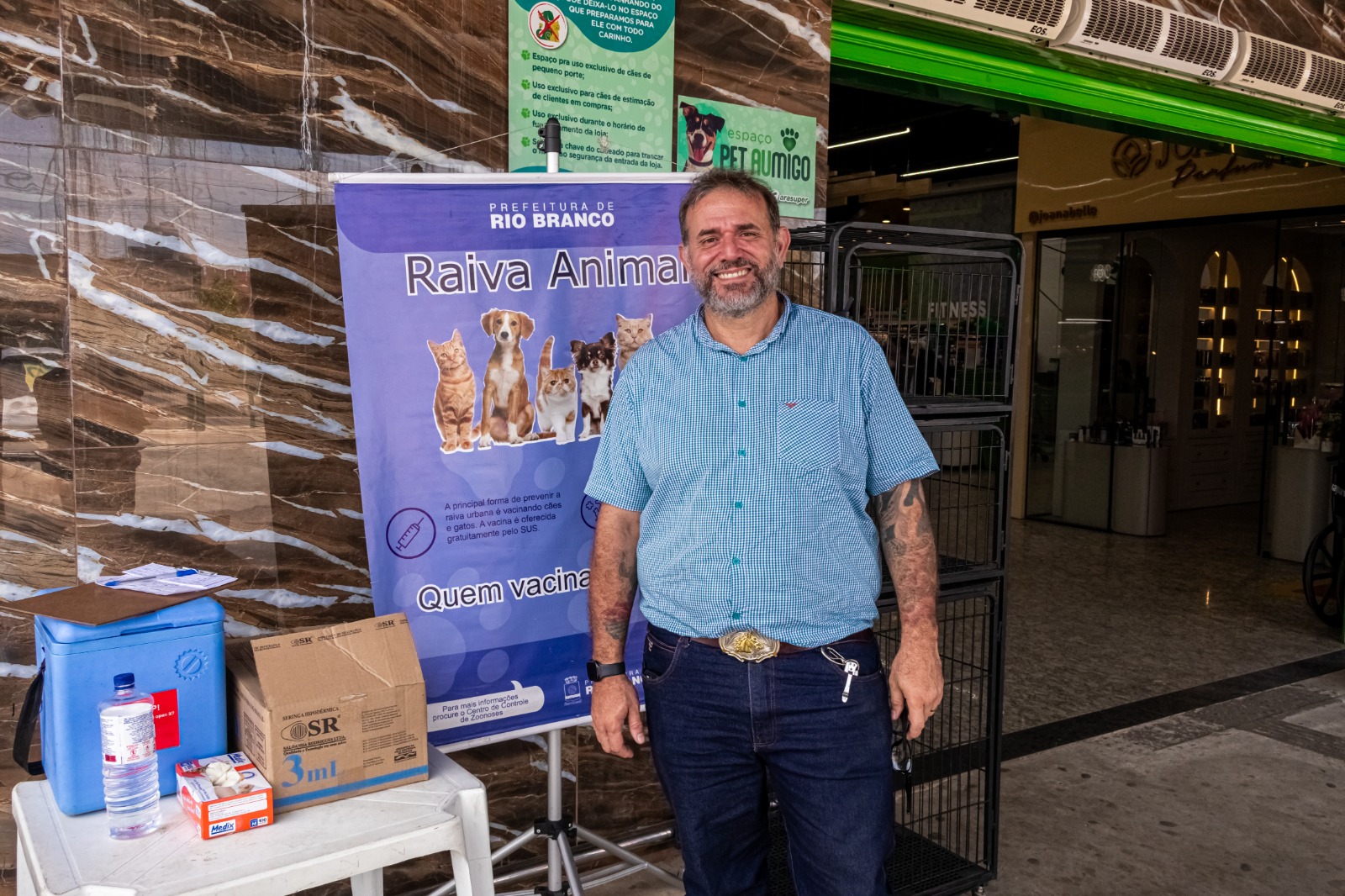 “Precisamos avançar para alcançar a meta de 40 mil animais vacinados. Por isso, ampliamos os pontos de atendimento para facilitar o acesso e garantir a proteção de mais animais”, destacou. (Átilas Moura/Secom)