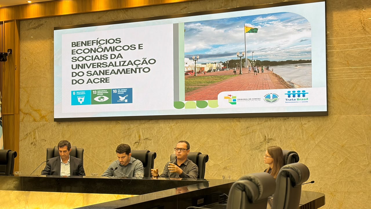 Enoque Pereira apresentou os avanços e investimentos no saneamento de Rio Branco, com destaque para a ampliação do esgotamento sanitário, que poderá alcançar 55% de cobertura até o final de 2027. (Foto: Secom)