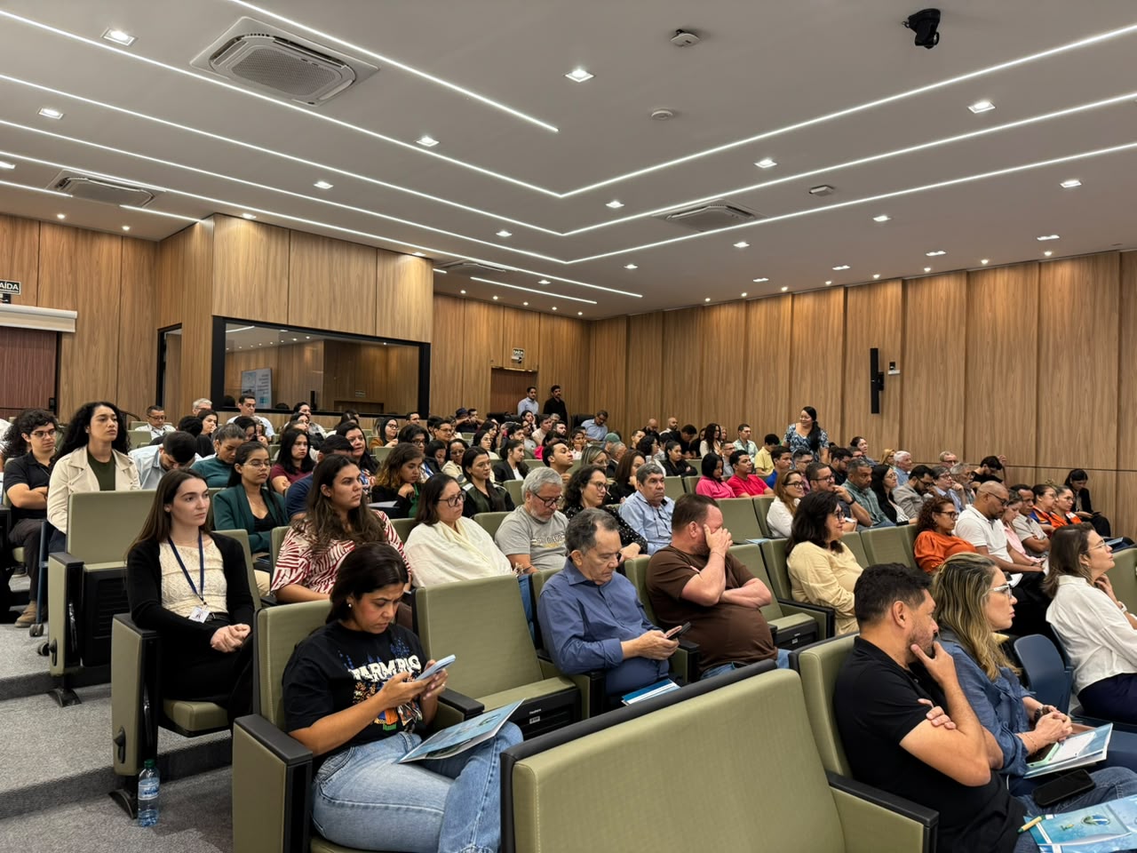 O encontro reuniu representantes de diferentes instituições para debater avanços, desafios e estratégias para ampliar o abastecimento de água e o tratamento de esgoto no Acre. (Foto: Secom)