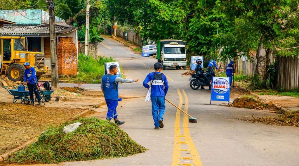 Prefeitura de Rio Branco reforça limpeza e retirada de entulhos na região do Laélia Alcântara 1 WhatsApp Image 2026 08 19 at 10.12.10