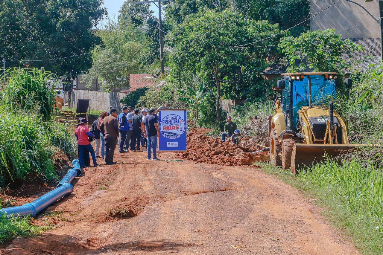 Abastecimento de agua na Estrada Aquiles Peret 16