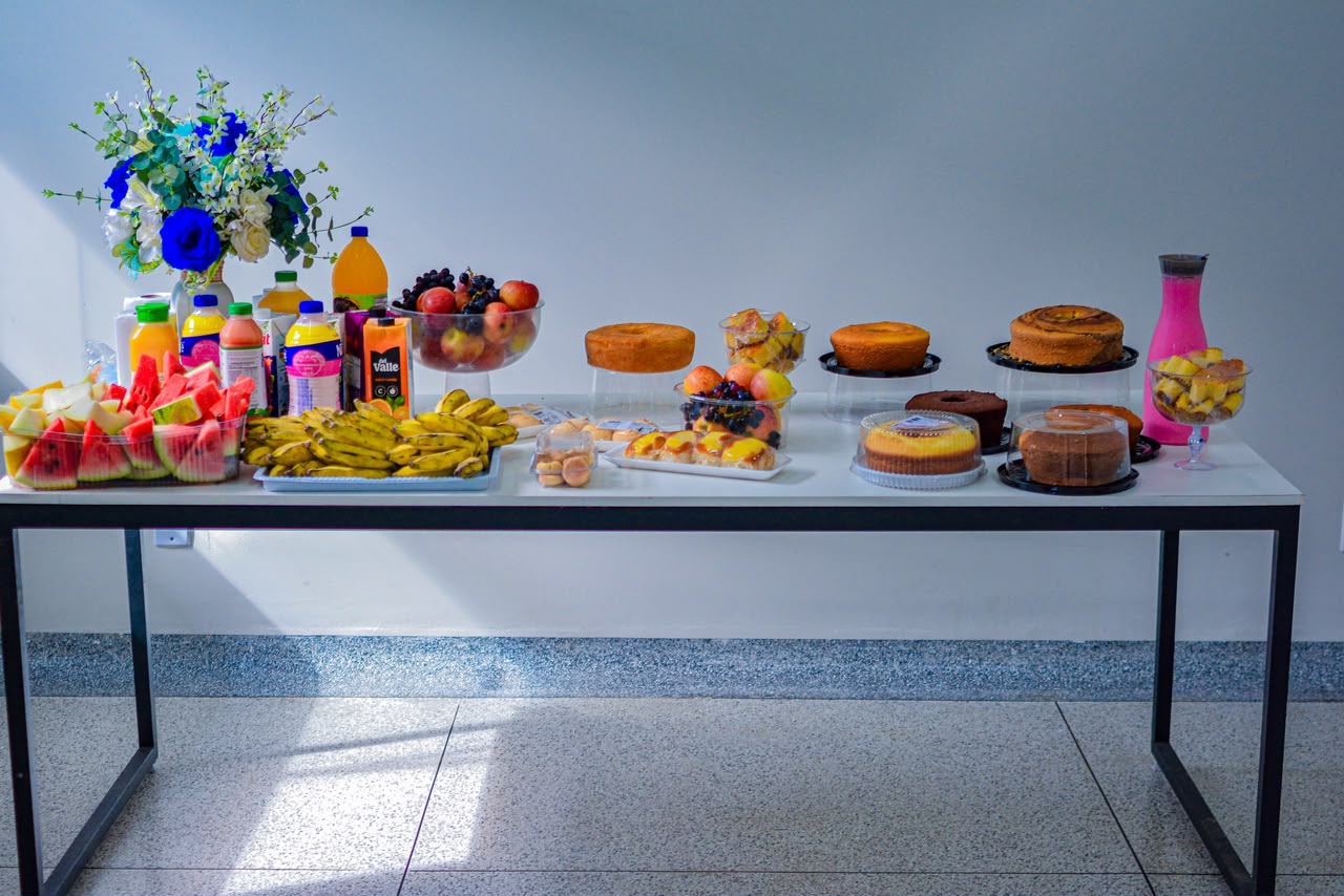 Além da água, frutas como melancia, melão, laranja, abacaxi e morango também ajudam a manter o organismo hidratado nos dias mais quentes. (Foto: Átilas Moura/Secom)