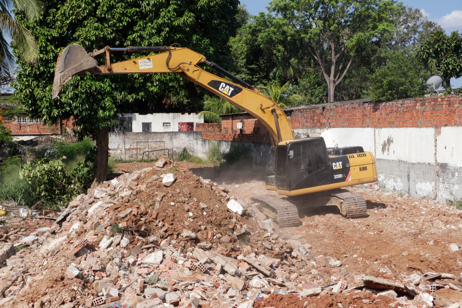 Demolicao no Papouco 10