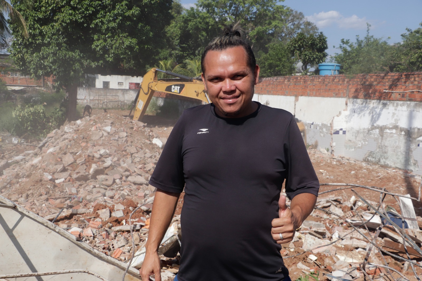 Demolicao no Papouco 9