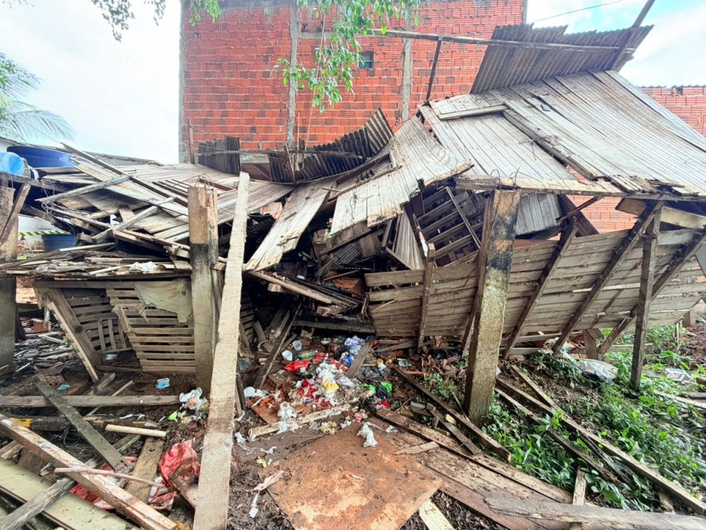 Prefeitura de Rio Branco atende famílias atingidas por fortes chuvas e ventos em 14 bairros da capital 1 Enxurrada Assistencia 1
